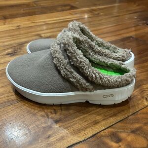 OOFOS recovery slippers